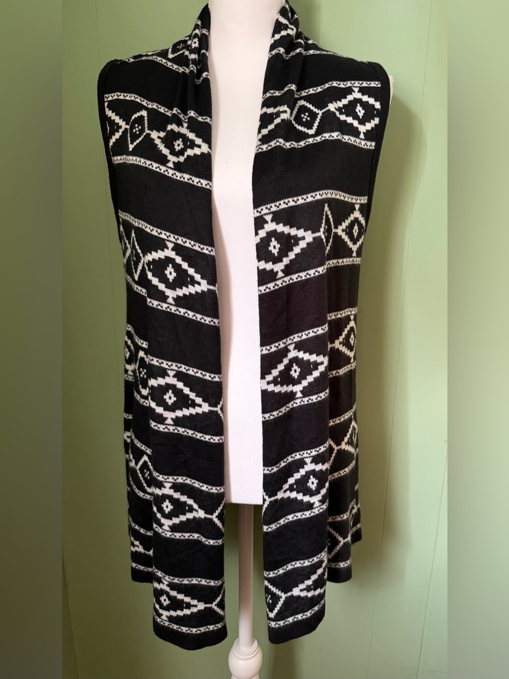 Art And Soul Black and White Aztec Open Front Sleeveless Cardigan Vest